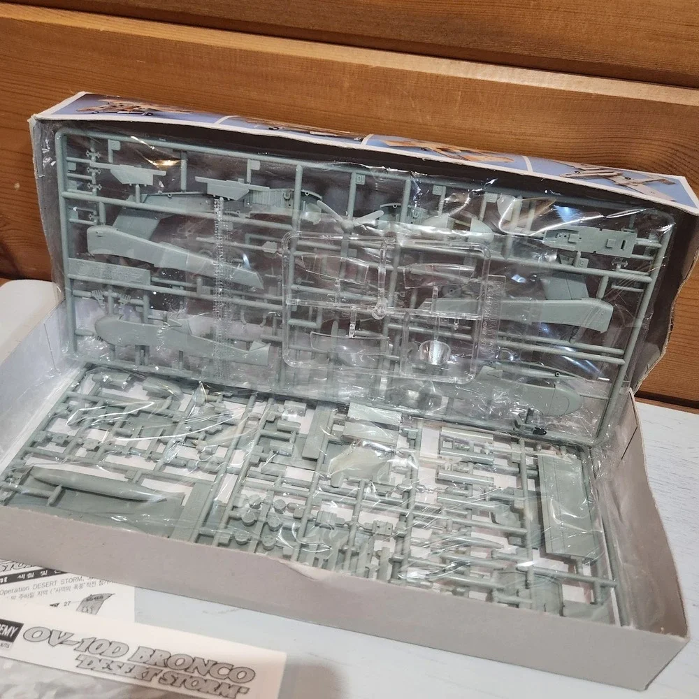 Academy 1/72 North American Rockwell OV-10D Bronco 